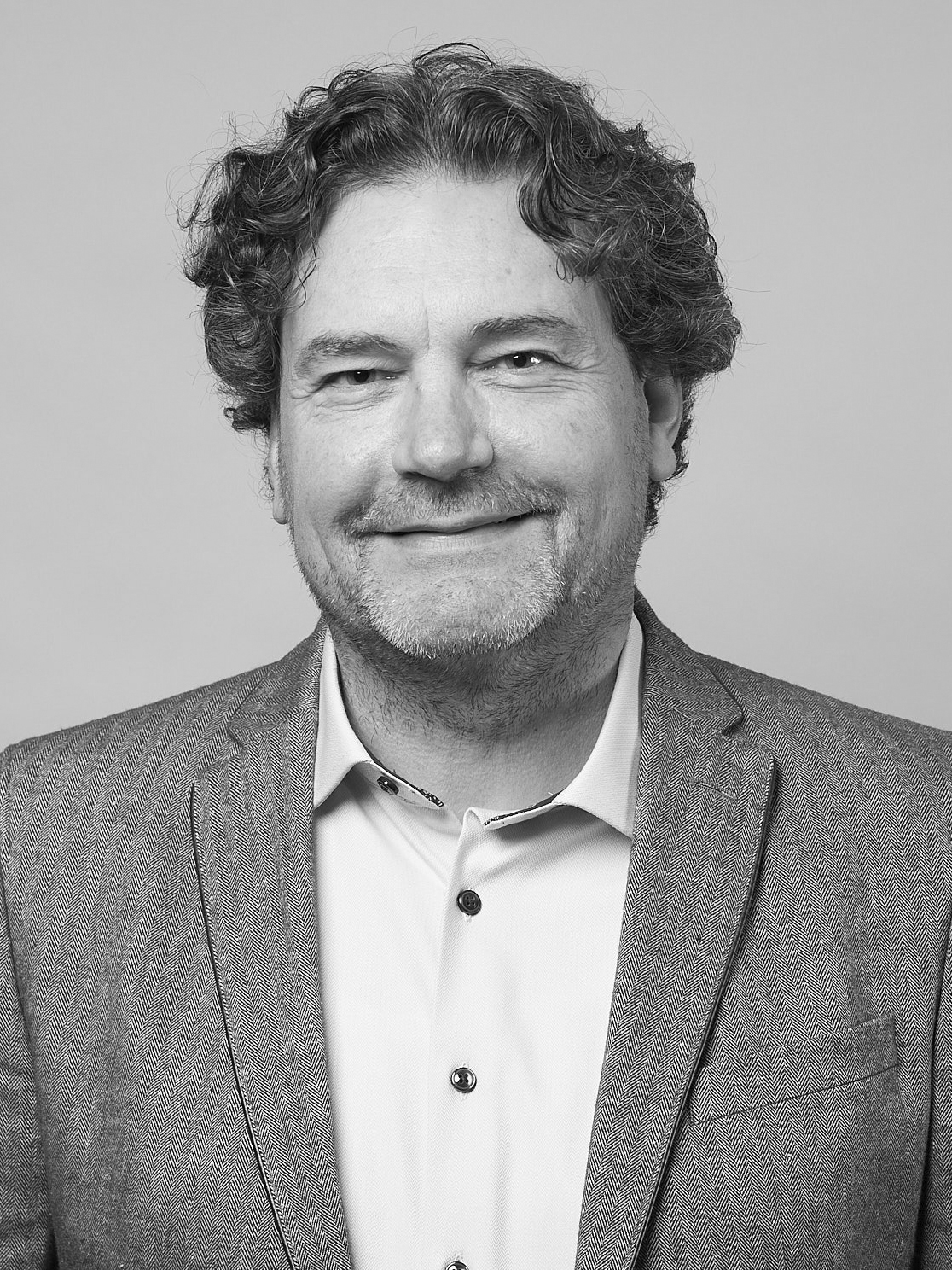 Farbikhalle mit Rohren