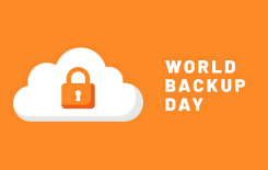 Cloud mit Schloss Symbol und World Backup Day als Schriftzug
