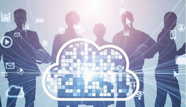 Personen in der Cloud