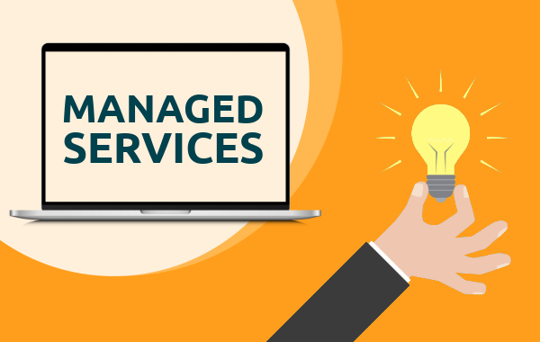 Illustration eines Laptops mit "Managed Services" Text und einer Hand, die eine leuchtende Glühbirne hält – Symbol für IT-Lösungen.